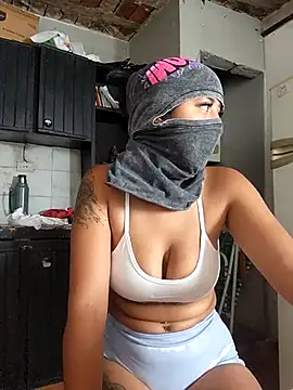 Snapshot of Zulema_cba chatting on 11-18-25, 07:18 Zulema cba online show from 11-18-25, 07:18