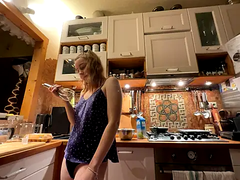 Snapshot of litttlegirl chatting on 10-30-25, 11:27 litttlegirl online show from 10-30-25, 11:27