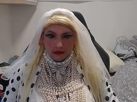 VanesaCrossic online show from 05-15-26, 10:00