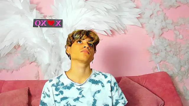 Leo Glow online show from 11-29-25, 12:52