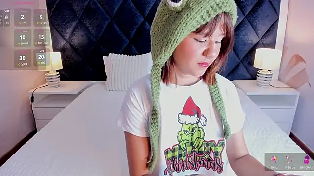 Snapshot of Sophie_Smitt chatting on 12-23-25, 02:20 Sophie Smitt online show from 12-23-25, 02:20