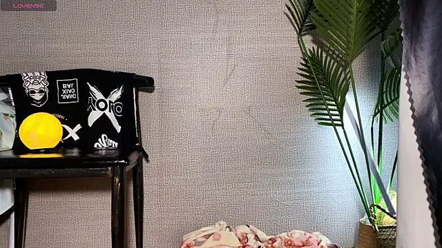 Snapshot of 0xiaosu0 chatting on 12-18-25, 01:55 0xiaosu0 online show from 12-18-25, 01:55