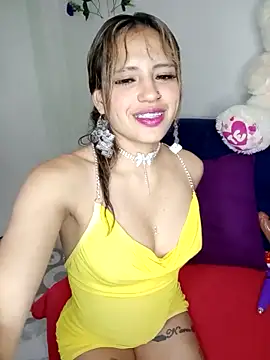 BellaChiquis  online show from 11-07-25, 04:56