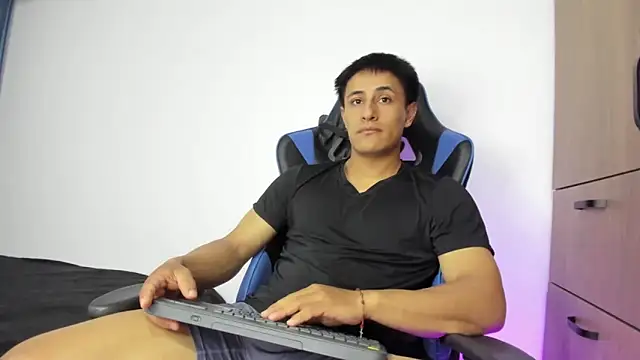 Snapshot of dorman_boy chatting on 11-09-25, 04:55 dorman boy online show from 11-09-25, 04:55