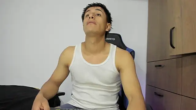 Snapshot of dorman_boy chatting on 12-04-25, 01:48 dorman boy online show from 12-04-25, 01:48