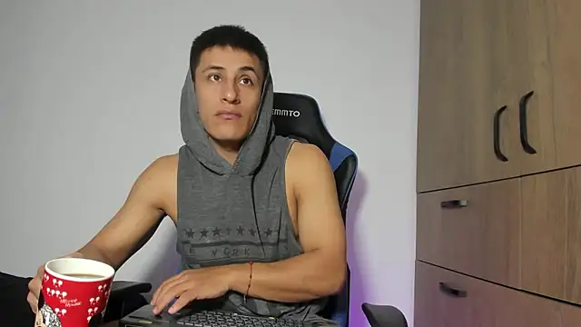 Snapshot of dorman_boy chatting on 01-06-26, 03:21 dorman boy online show from 01-06-26, 03:21