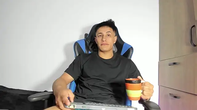 Snapshot of dorman_boy chatting on 02-02-26, 04:33 dorman boy online show from 02-02-26, 04:33