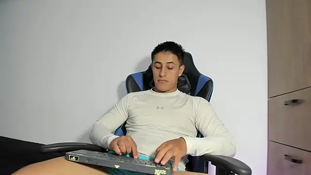 Snapshot of dorman_boy chatting on 03-02-26, 03:09 dorman boy online show from 03-02-26, 03:09