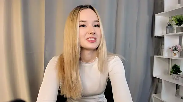 Snapshot of EveMcclearen chatting on 11-01-25, 07:10 EveMcclearen online show from 11-01-25, 07:10