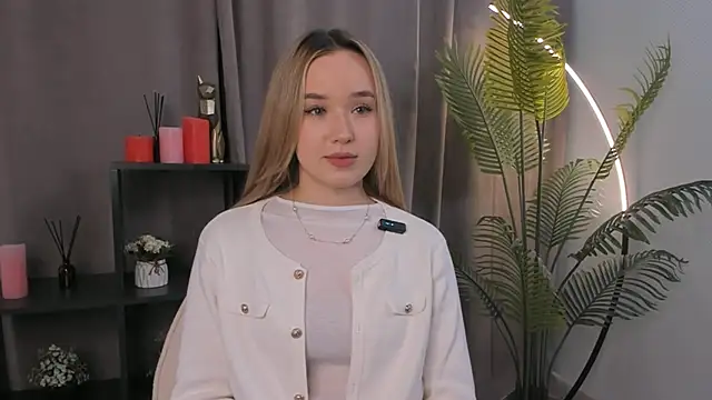 Snapshot of EveMcclearen chatting on 11-03-25, 07:31 EveMcclearen online show from 11-03-25, 07:31