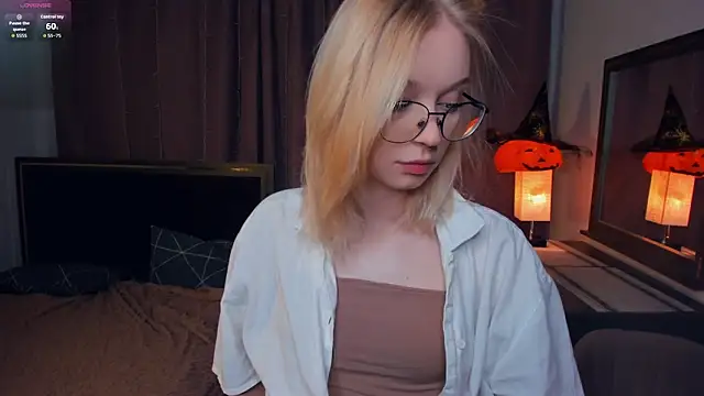 ShanelTunon online show from 10-31-25, 07:59