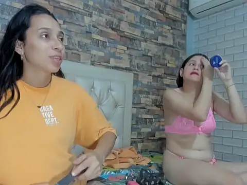 Snapshot of girlsmisrx chatting on 11-28-25, 12:13 girlsmisrx online show from 11-28-25, 12:13