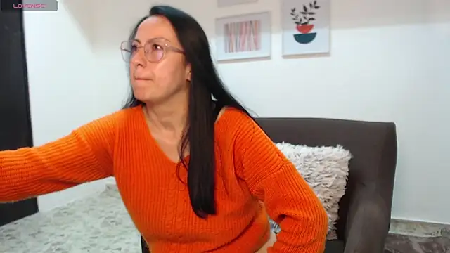 Snapshot of Lauryn_Jones chatting on 11-15-25, 05:20 Lauryn Jones online show from 11-15-25, 05:20