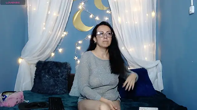 Snapshot of Lauryn_Jones chatting on 11-21-25, 03:00 Lauryn Jones online show from 11-21-25, 03:00