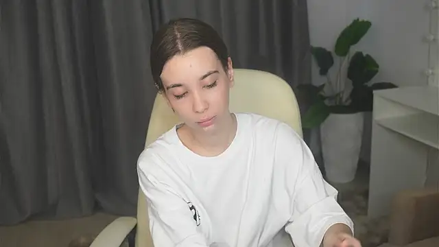 Snapshot of JacalynSchreiber chatting on 11-04-25, 11:42 JacalynSchreiber online show from 11-04-25, 11:42