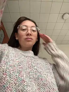 Snapshot of Engel_fiiree chatting on 11-01-25, 12:18 Engel fiiree online show from 11-01-25, 12:18