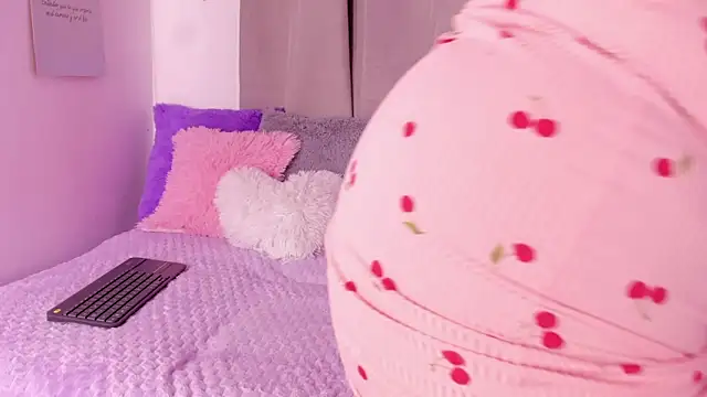 Snapshot of alanaa_gomezz chatting on 12-01-25, 06:57 alanaa gomezz online show from 12-01-25, 06:57