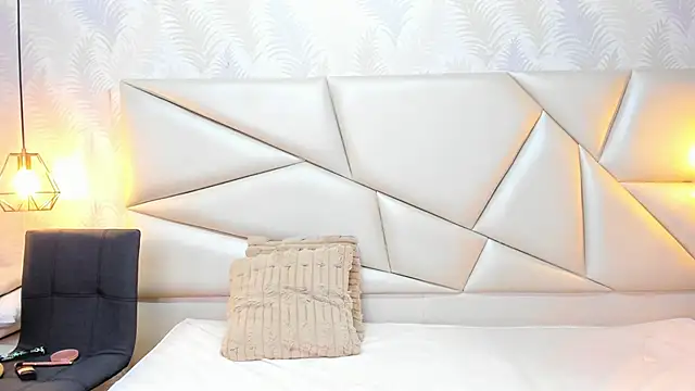 Snapshot of laurettedela_rouse chatting on 11-26-25, 11:22 laurettedela rouse online show from 11-26-25, 11:22