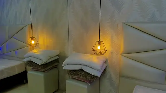 Snapshot of laurettedela_rouse chatting on 12-04-25, 11:30 laurettedela rouse online show from 12-04-25, 11:30