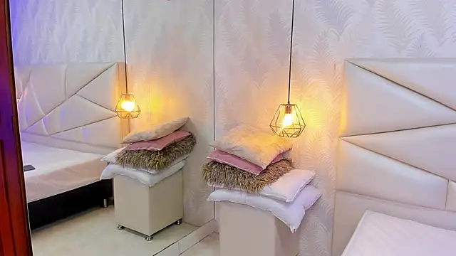 Snapshot of laurettedela_rouse chatting on 12-14-25, 09:58 laurettedela rouse online show from 12-14-25, 09:58