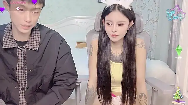 Snapshot of Titoo-170 chatting on 12-14-25, 03:39 Titoo-170 online show from 12-14-25, 03:39