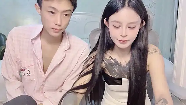 Snapshot of Titoo-170 chatting on 12-15-25, 11:47 Titoo-170 online show from 12-15-25, 11:47