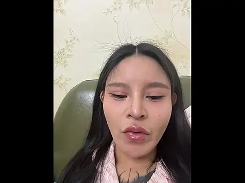 Snapshot of Titoo-170 chatting on 12-16-25, 03:17 Titoo-170 online show from 12-16-25, 03:17