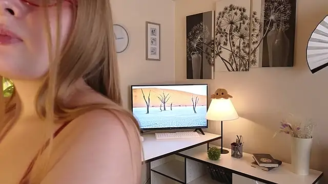 Snapshot of Merelin_Befer chatting on 11-19-25, 10:26 Merelin Befer online show from 11-19-25, 10:26