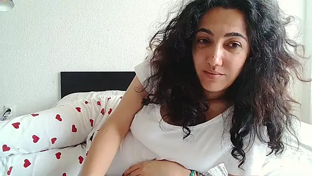 CharmingPearl online show from 11-25-25, 10:15