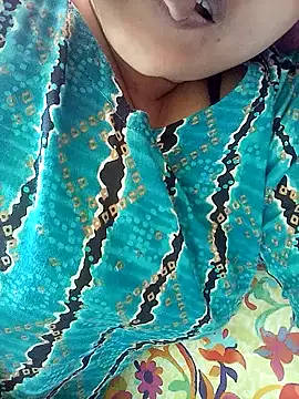 Snapshot of Tina_250 chatting on 12-15-25, 03:44 Tina 250 online show from 12-15-25, 03:44