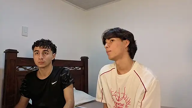 Snapshot of Raven_Eclipse chatting on 11-05-25, 09:15 Raven Eclipse online show from 11-05-25, 09:15