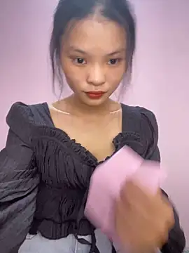 Snapshot of lung-linh chatting on 11-13-25, 01:21 lung-linh online show from 11-13-25, 01:21