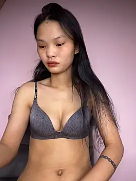 Snapshot of lung-linh chatting on 11-18-25, 11:15 lung-linh online show from 11-18-25, 11:15