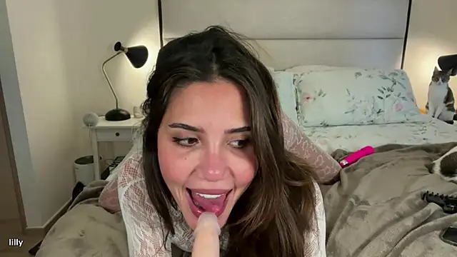 Itslillybloom online show from 11-25-25, 04:56