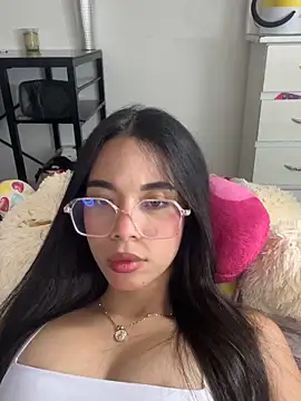 Snapshot of Milleradhara24 chatting on 04-18-26, 02:48 Milleradhara24 online show from 04-18-26, 02:48