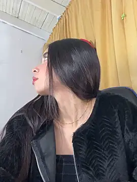 Snapshot of Milleradhara24 chatting on 05-19-26, 03:02 Milleradhara24 online show from 05-19-26, 03:02
