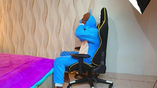 Boy savoy online show from 11-10-25, 07:24