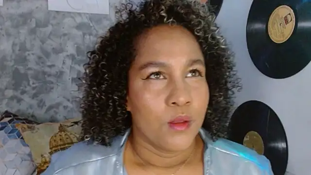 Snapshot of Ambar_foxy chatting on 11-06-25, 07:59 Ambar foxy online show from 11-06-25, 07:59