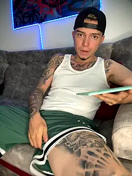 Snapshot of Nick_orion chatting on 12-01-25, 09:31 Nick orion online show from 12-01-25, 09:31