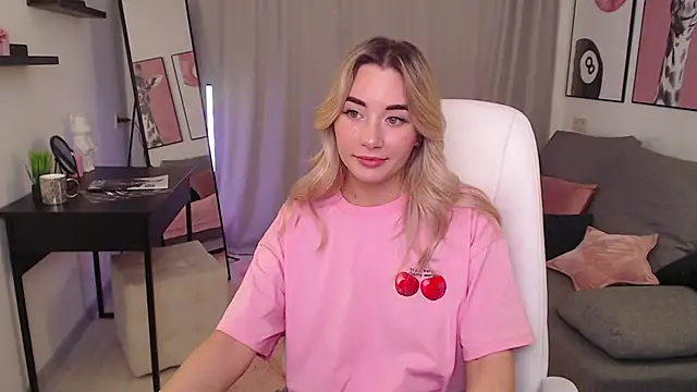 Snapshot of Rosie_Mac chatting on 11-13-25, 01:04 Rosie Mac online show from 11-13-25, 01:04