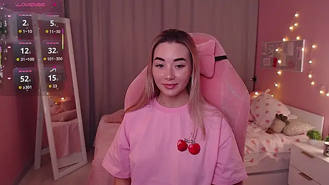 Snapshot of Rosie_Mac chatting on 11-15-25, 01:03 Rosie Mac online show from 11-15-25, 01:03