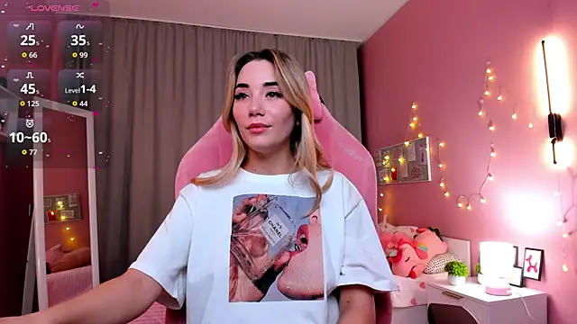 Snapshot of Rosie_Mac chatting on 11-28-25, 01:08 Rosie Mac online show from 11-28-25, 01:08