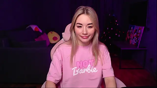 Snapshot of Rosie_Mac chatting on 12-19-25, 01:45 Rosie Mac online show from 12-19-25, 01:45