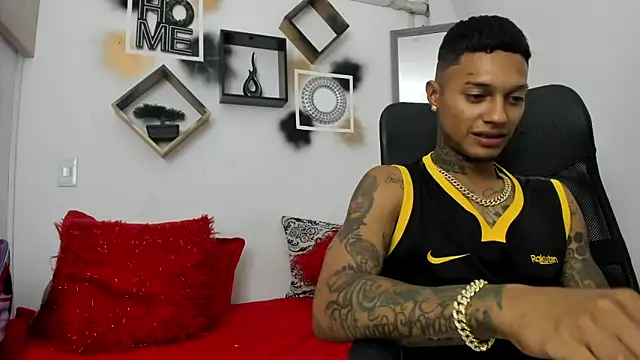 Snapshot of YuleimysAndAlex chatting on 11-08-25, 03:18 YuleimysAndAlex online show from 11-08-25, 03:18