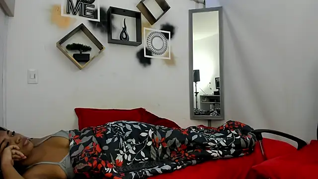 Snapshot of YuleimysAndAlex chatting on 11-11-25, 04:12 YuleimysAndAlex online show from 11-11-25, 04:12