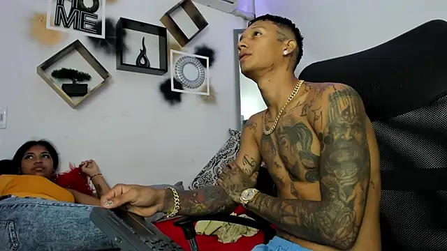 Snapshot of YuleimysAndAlex chatting on 11-13-25, 04:22 YuleimysAndAlex online show from 11-13-25, 04:22