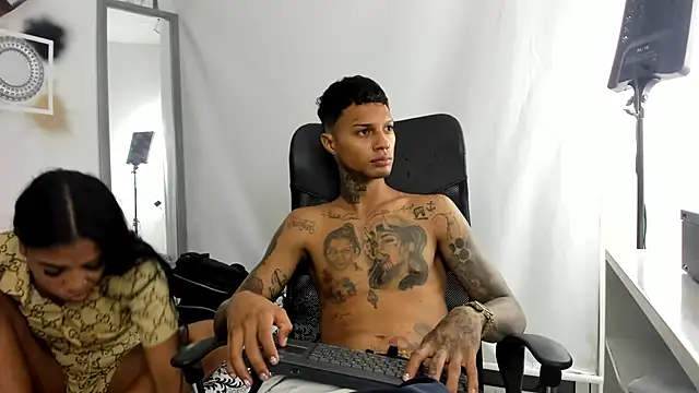 Snapshot of YuleimysAndAlex chatting on 11-23-25, 03:06 YuleimysAndAlex online show from 11-23-25, 03:06