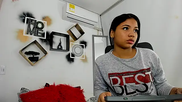 Snapshot of YuleimysAndAlex chatting on 12-03-25, 03:47 YuleimysAndAlex online show from 12-03-25, 03:47