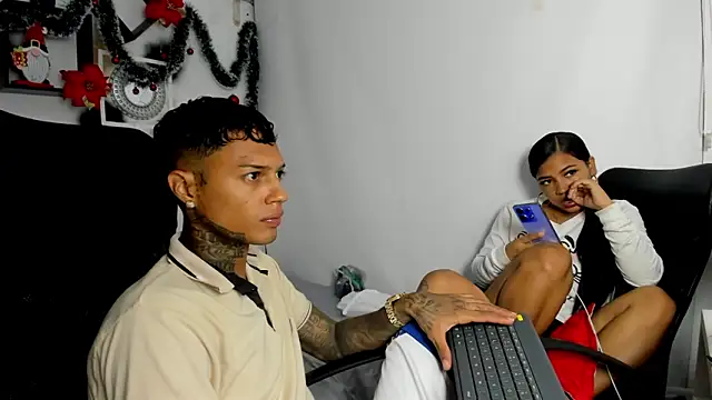 Snapshot of YuleimysAndAlex chatting on 12-16-25, 03:33 YuleimysAndAlex online show from 12-16-25, 03:33