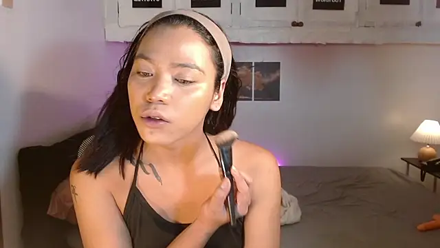 Snapshot of CassieXValeriee chatting on 06-10-26, 04:50 CassieXValeriee online show from 06-10-26, 04:50